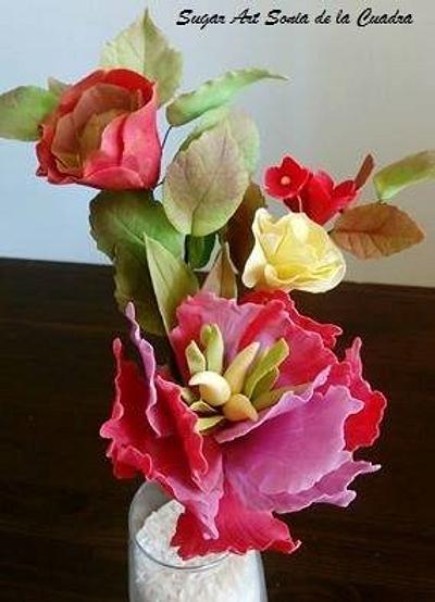 Peony and other flower arrangement - Cake by Sonia de la Cuadra