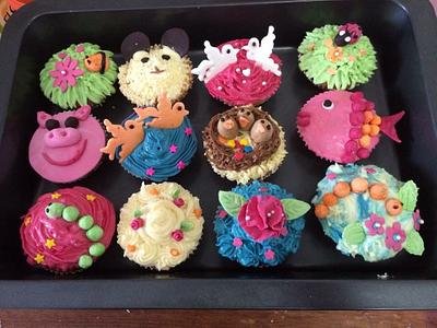 Cupcakes with birds and flowers - Cake by JeeCakes 