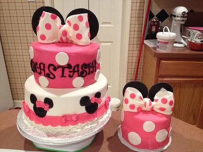 Minnie Mouse  - Cake by Beverly Coleman 