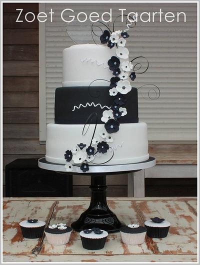 Black and White Floral Wedding Cake and Cupcakes - Cake by Zoet Goed Taarten