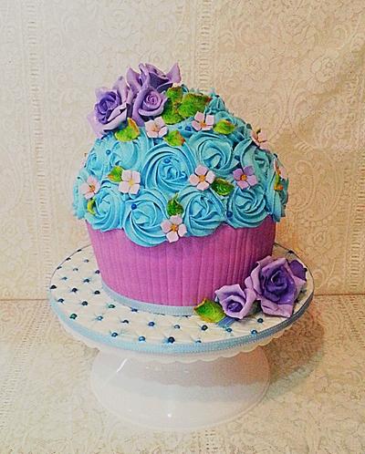 Giant cupcake - Cake by The Custom Piece of Cake
