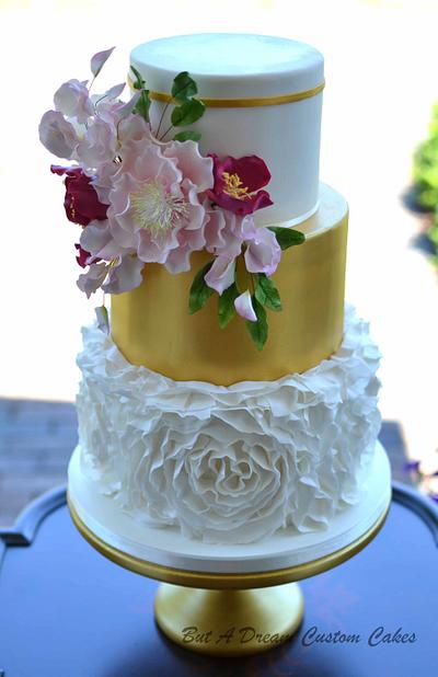 Golden Wedding Cake - Cake by Elisabeth Palatiello