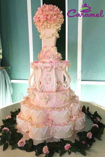 Wedding cake by Caramel Doha - Cake by Caramel Doha