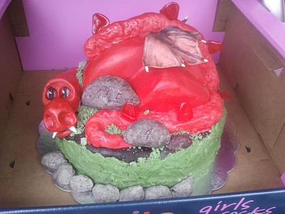 Big Red Dragon - Cake by dledizzy