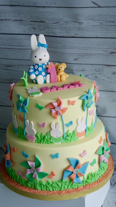 Miffy cake / Nijntje - Cake by Cake Garden 