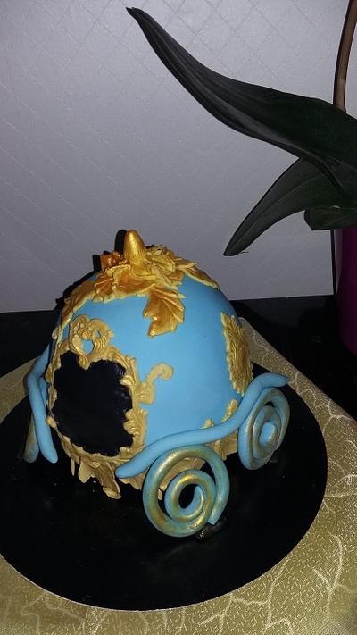 carriage cake for frozen - Cake by camille