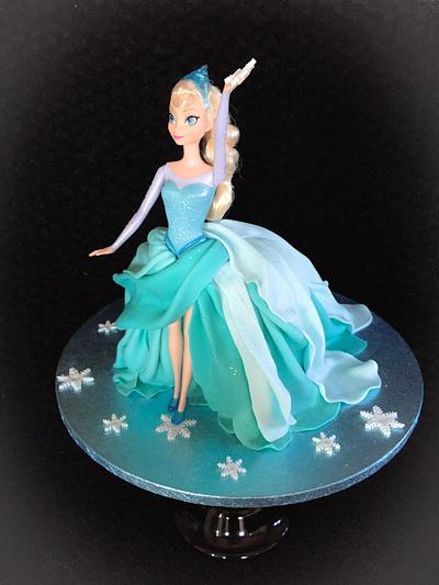 Elsa  - Cake by Lisa Salerno 