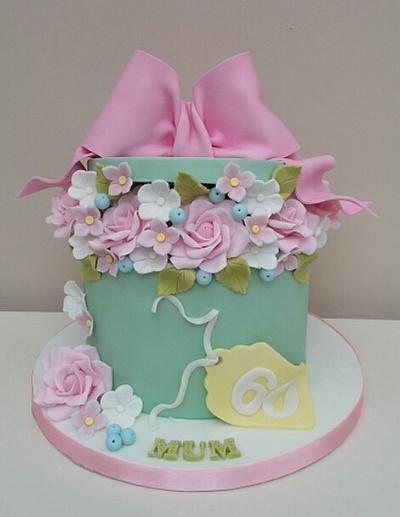 Floral Hatbox - Cake by The Buttercream Pantry