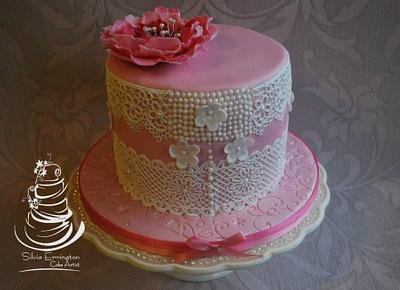 Pearls and lace - Cake by cakesbysilvia1