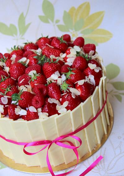Strawberry cake - Cake by Veronica22