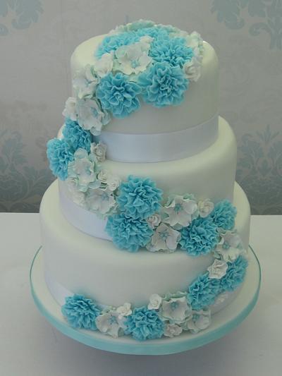 Turquoise and Peppermint ruffles - Cake by Cakexstacy