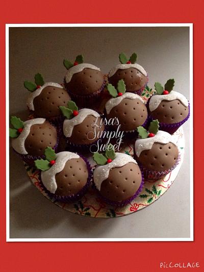 Christmas pudding cupcakes - Cake by Lisa b