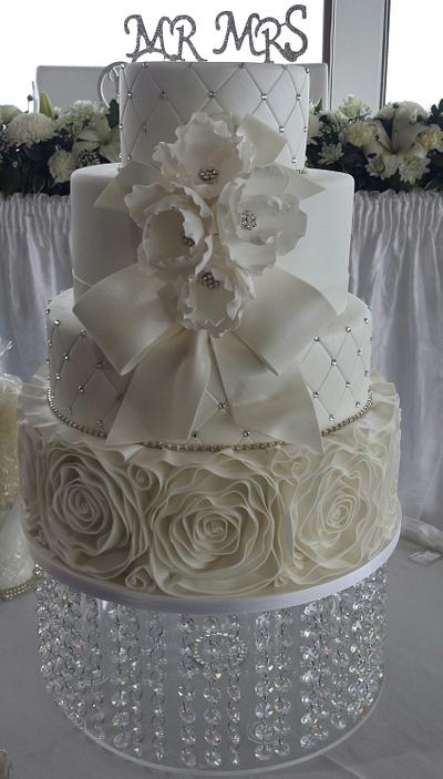 White wedding - Cake by Paul Delaney of Delaneys cakes