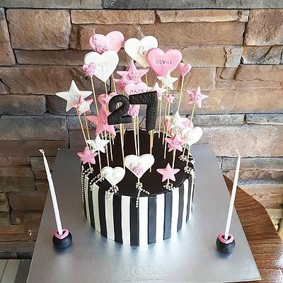 Heart Star Cake - Cake by Mora Cakes&More