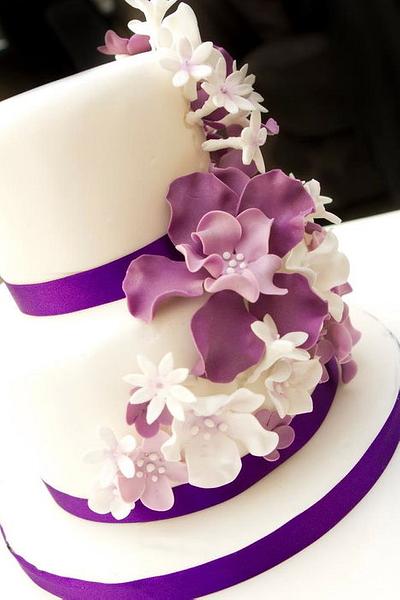 First wedding cake - Cake by Yvonne Beesley