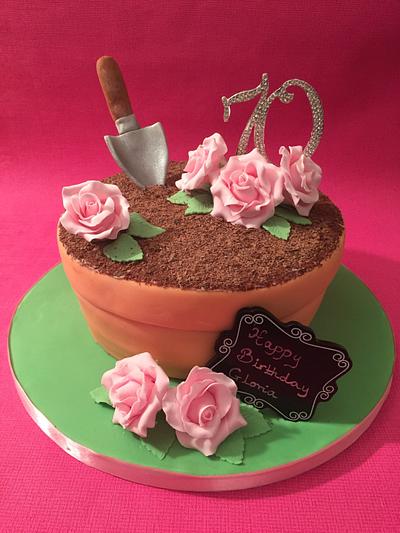 Surprise 70th birthday cake - Cake by Roberta