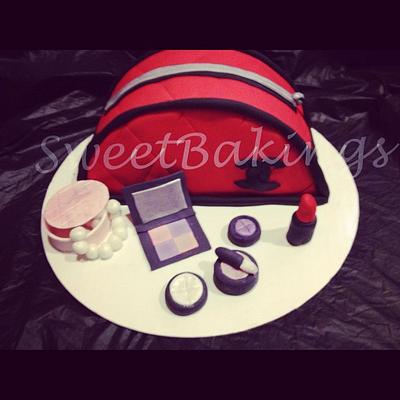 Make Up purse  - Cake by Priscilla 