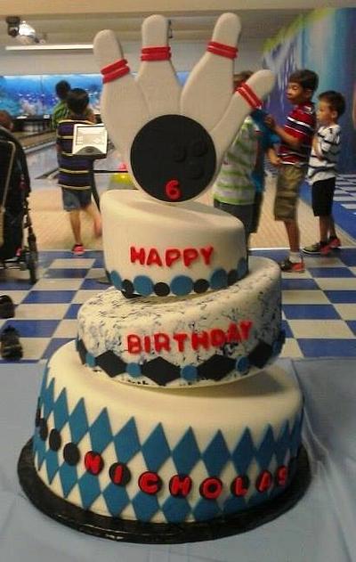 Bowling party - Cake by Jolene Handal