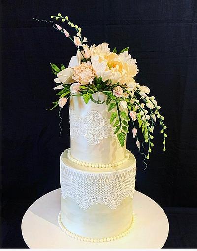 Classic wedding cake - Cake by The Hot Pink Cake Studio by Ipshita