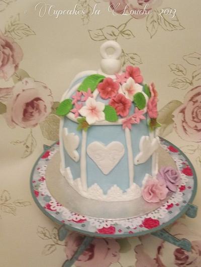 Vintage birdcage cake - Cake by Cupcakes la louche wedding & novelty cakes