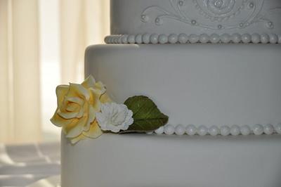Laura & Brad's wedding - Cake by Sherry