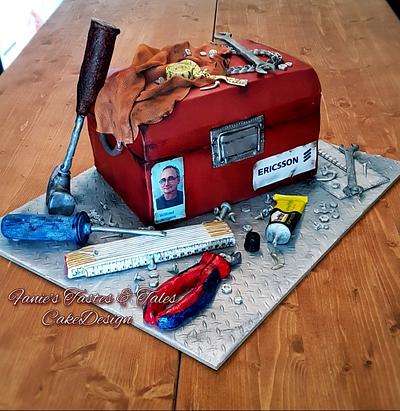 BIG OLD TOOLBOX - Cake by Fanie Feickert-Sell