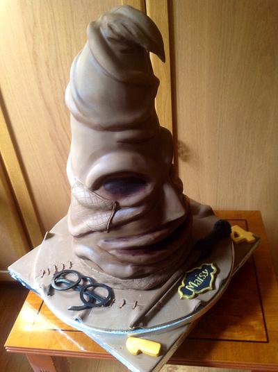 The Sorting Hat - Cake by Nanna Lyn Cakes