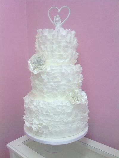 Ruffled wedding cake - Cake by Susie