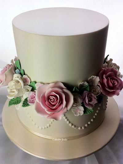 Vintage Wedding on the beach - Cake by Cakesby Jools