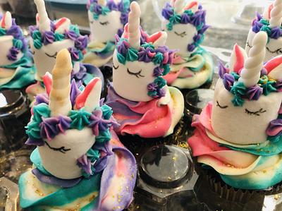 Marshmallow unicorn cupcakes :) - Cake by MerMade