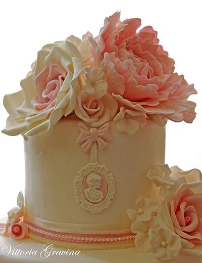 Cameo cake con rose e peonie - Cake by Vittoria 