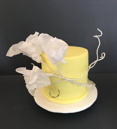 Yellow Fairy Tail - Cake by xox.aida.cake.xox