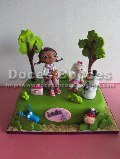 Doc McStuffins - Cake by DocesOpcoes