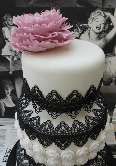 Black lace - Cake by chaddy