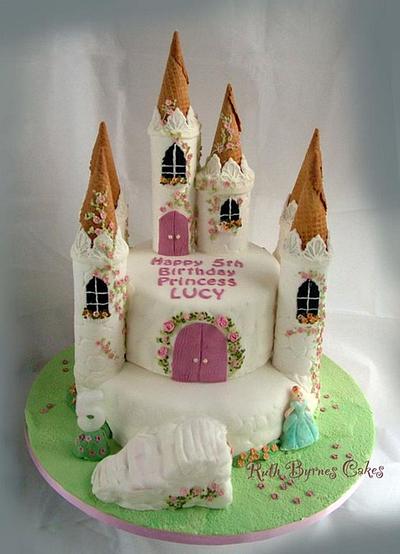 Castle cake for Princess Lucy - Cake by Ruth Byrnes