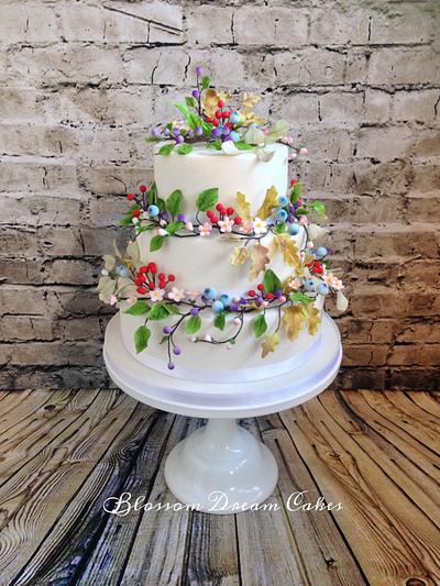 Woodland berries & blossoms - Cake by Blossom Dream Cakes - Angela Morris