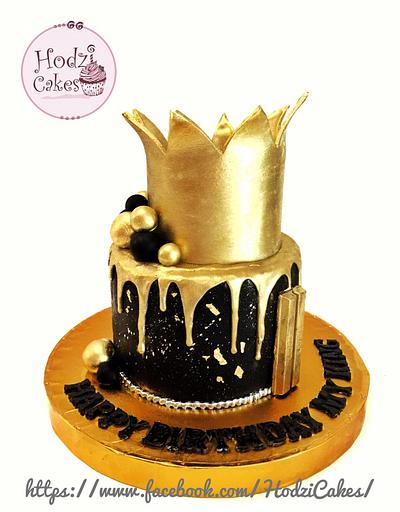 Gold Crown Drip Cake👑✨ - Cake by Hend Taha-HODZI CAKES