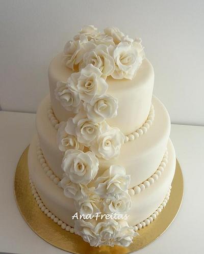 Roses Wedding Cake - Cake by cakeincolours
