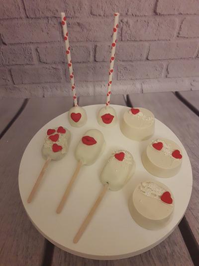 Love cake pops, oreo chocolate and cakescile  - Cake by Noha Sami