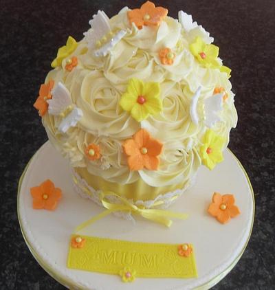 giant cupcake - Cake by lillybellscakes