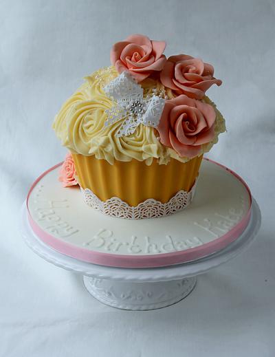 Lace giant cupcake - Cake by Candy's Cupcakes