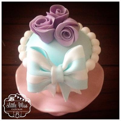 Vintage Cupcake - Cake by Little Miss Cupcake