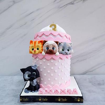 "Kittens in A Box" Birthday Cake - Cake by Dapoer Nde