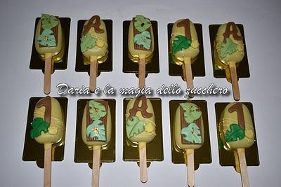 Jungle themed cake popsicles - Cake by Daria Albanese