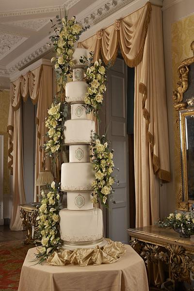 Sue & Andy's Winter wedding cake - Cake by Robert Haynes