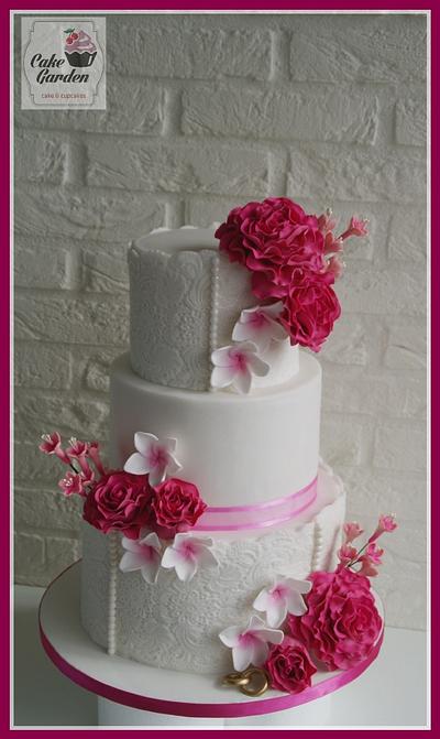 White wedding cake with pink roses - Cake by Cake Garden 