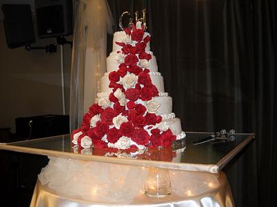 Hunter & Chelsea's wedding cake - Cake by Becky