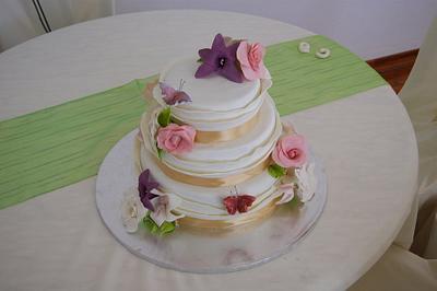 Flowers and butterflies - Cake by Carla Ramos