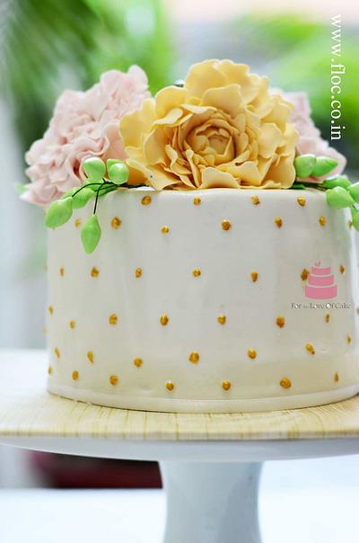 Gold dots - Cake by FLOC