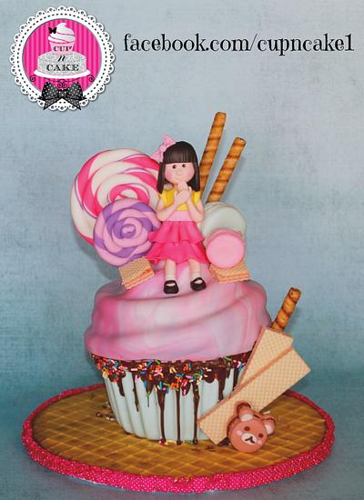 Giant cupcake cake - Cake by Danielle Lechuga